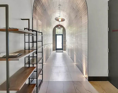 61 Montrose Avenue - Photo Thumbnail 5