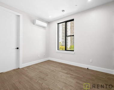 90 Manhattan Avenue - Photo Thumbnail 6
