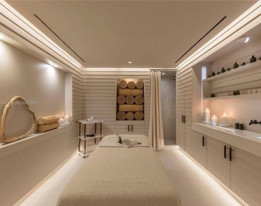2301 Collins Avenue - Photo Thumbnail 12
