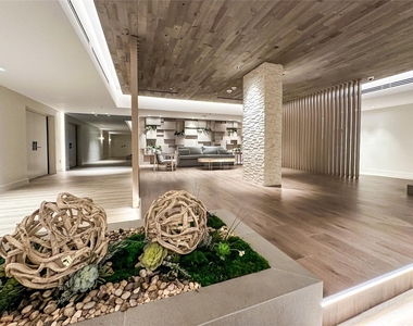 2301 Collins Avenue - Photo Thumbnail 2