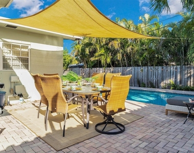 3221 Seaward Drive - Photo Thumbnail 5