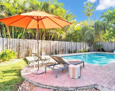 3221 Seaward Drive - Photo Thumbnail 2