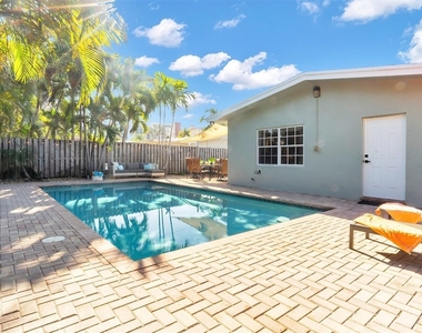 3221 Seaward Drive - Photo Thumbnail 4
