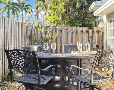 3221 Seaward Drive - Photo Thumbnail 7