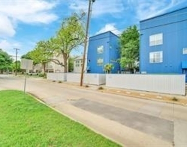 2202 N Peak Street - Photo Thumbnail 3