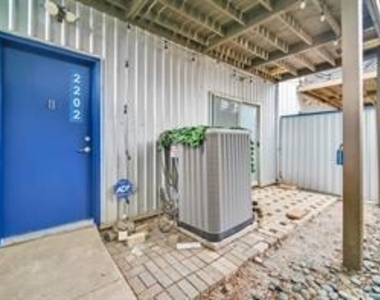 2202 N Peak Street - Photo Thumbnail 4