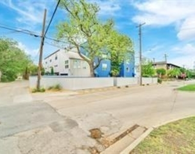 2202 N Peak Street - Photo Thumbnail 2