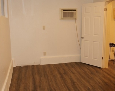 10799 Sherman Grove Avenue - Photo Thumbnail 4