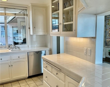 1009 N Bay Front - Photo Thumbnail 9