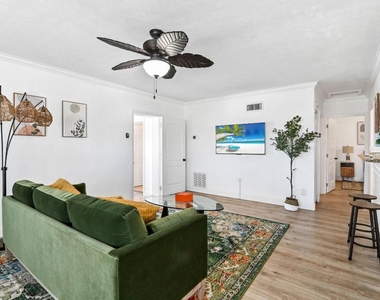 1032 W Jennings Street - Photo Thumbnail 4