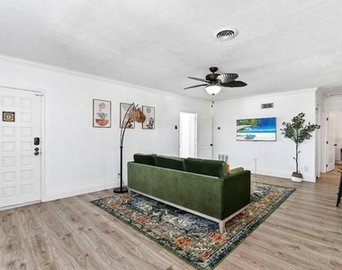 1032 W Jennings Street - Photo Thumbnail 3