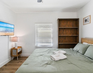 1032 W Jennings Street - Photo Thumbnail 15