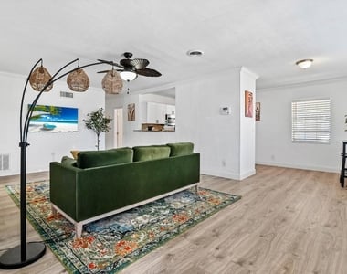 1032 W Jennings Street - Photo Thumbnail 5