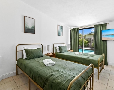 1032 W Jennings Street - Photo Thumbnail 12