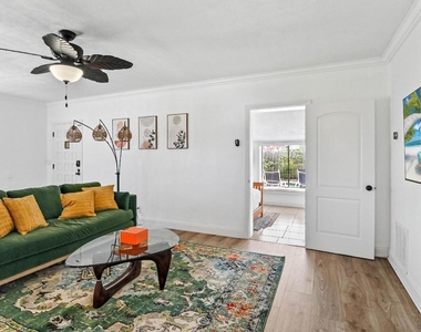 1032 W Jennings Street - Photo Thumbnail 6