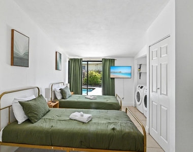 1032 W Jennings Street - Photo Thumbnail 14