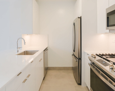 777 6th Avenue - Photo Thumbnail 33