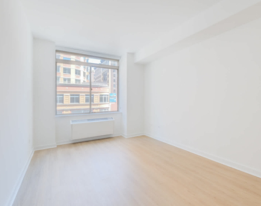 777 6th Avenue - Photo Thumbnail 23