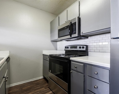 7610 Cameron Rd - Photo Thumbnail 6