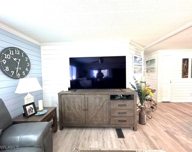 4700 Leilani Lane - Photo Thumbnail 6