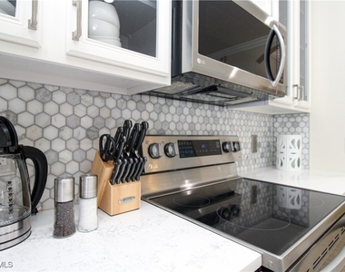 4853 Hampshire Court - Photo Thumbnail 21