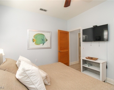 4853 Hampshire Court - Photo Thumbnail 10