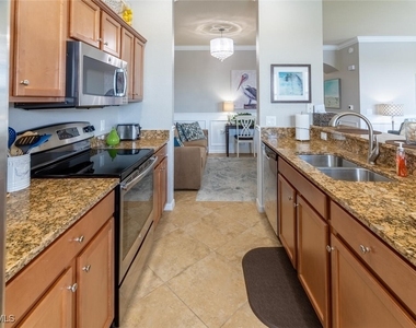 9731 Acqua Court - Photo Thumbnail 11