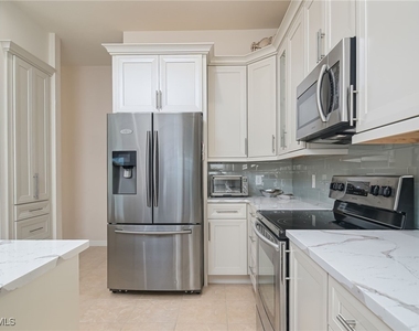 2250 Grove Drive - Photo Thumbnail 7