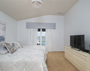 2250 Grove Drive - Photo Thumbnail 15
