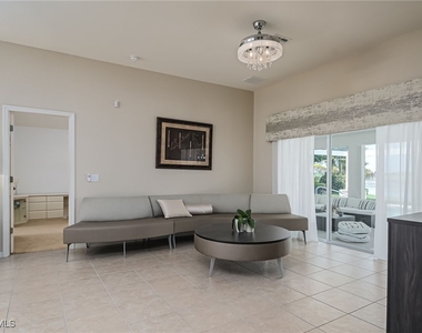2250 Grove Drive - Photo Thumbnail 11