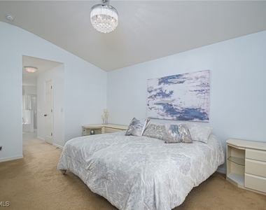 2250 Grove Drive - Photo Thumbnail 16