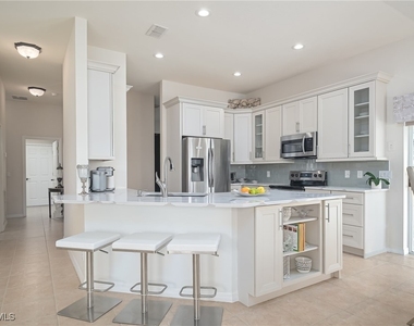2250 Grove Drive - Photo Thumbnail 5