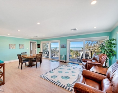 1065 Gulf Shore Boulevard N - Photo Thumbnail 7