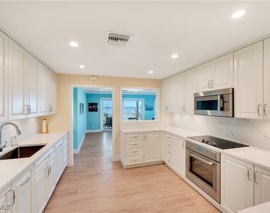 1065 Gulf Shore Boulevard N - Photo Thumbnail 3