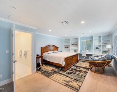 1065 Gulf Shore Boulevard N - Photo Thumbnail 10
