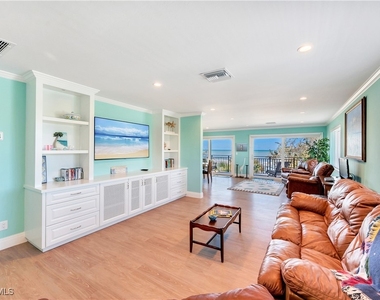 1065 Gulf Shore Boulevard N - Photo Thumbnail 8