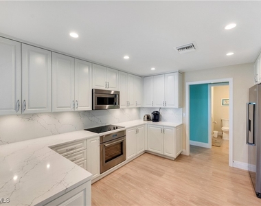 1065 Gulf Shore Boulevard N - Photo Thumbnail 2