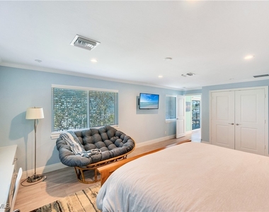 1065 Gulf Shore Boulevard N - Photo Thumbnail 11