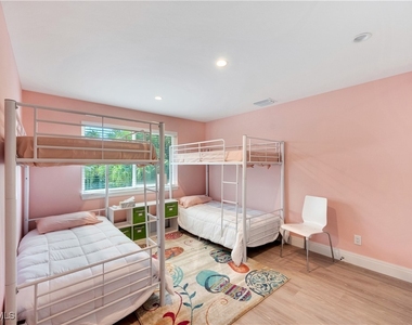 1065 Gulf Shore Boulevard N - Photo Thumbnail 14