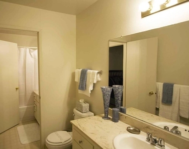 7007 Inglewood Ave - Photo Thumbnail 4