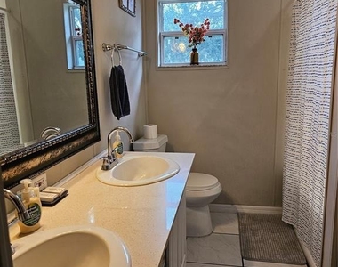 2117 Ivey Lane - Photo Thumbnail 9