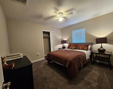 2117 Ivey Lane - Photo Thumbnail 5