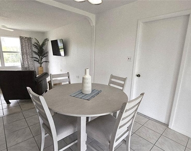 13398 Ballon Avenue - Photo Thumbnail 10