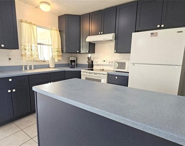 13398 Ballon Avenue - Photo Thumbnail 8