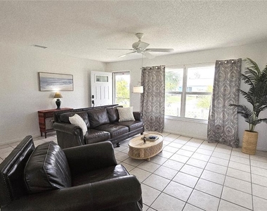 13398 Ballon Avenue - Photo Thumbnail 6