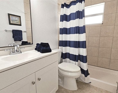 13398 Ballon Avenue - Photo Thumbnail 12