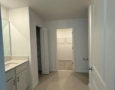 2528 Absolute Avenue - Photo Thumbnail 12