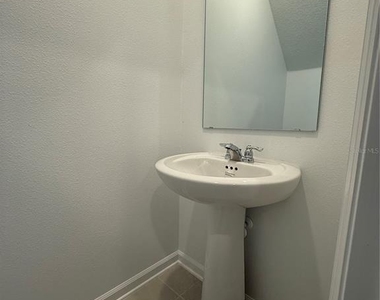 2528 Absolute Avenue - Photo Thumbnail 16