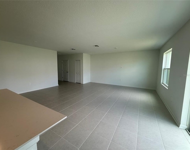 2528 Absolute Avenue - Photo Thumbnail 4