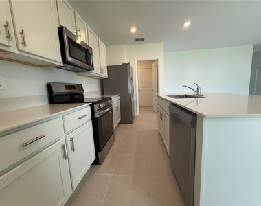 2528 Absolute Avenue - Photo Thumbnail 5